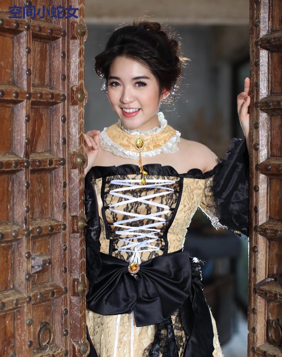 空间小蛇女